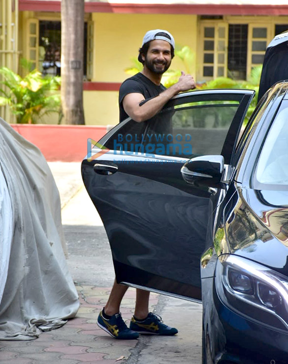 photos malaika arora kartik aaryan and shahid kapoor snapped at i think fitness 6