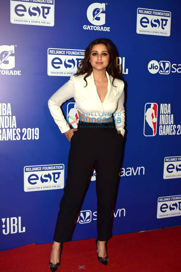 photos malaika arora sonam kapoor ahuja and others grace the red carpet of nba india games 20192 4