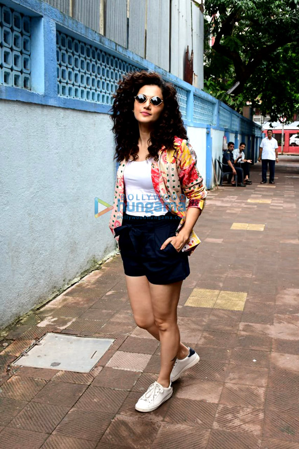 photos neha dhupia spotted with taapsee pannu after the shoot of no filter neha season 4 6