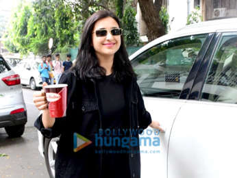 Photos: Parineeti Chopra snapped in Khar