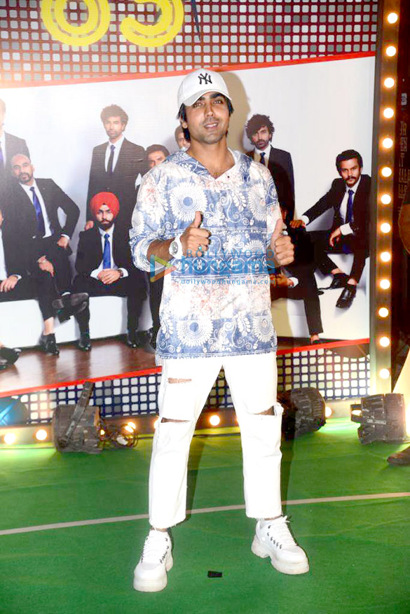 photos ranveer singh deepika padukone and others grace the wrap up party of 832 4