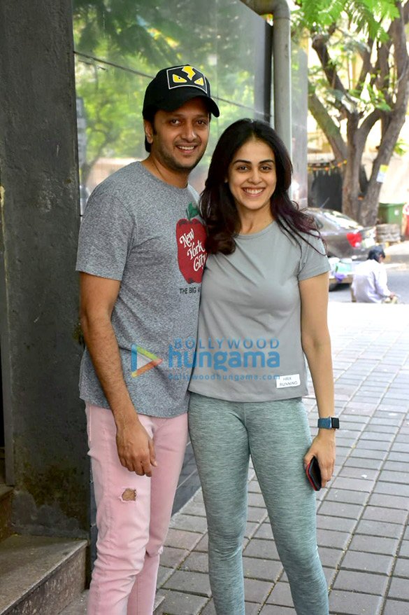photos riteish deshmukh and genelia dsouza spotted at starbucks in khar 1