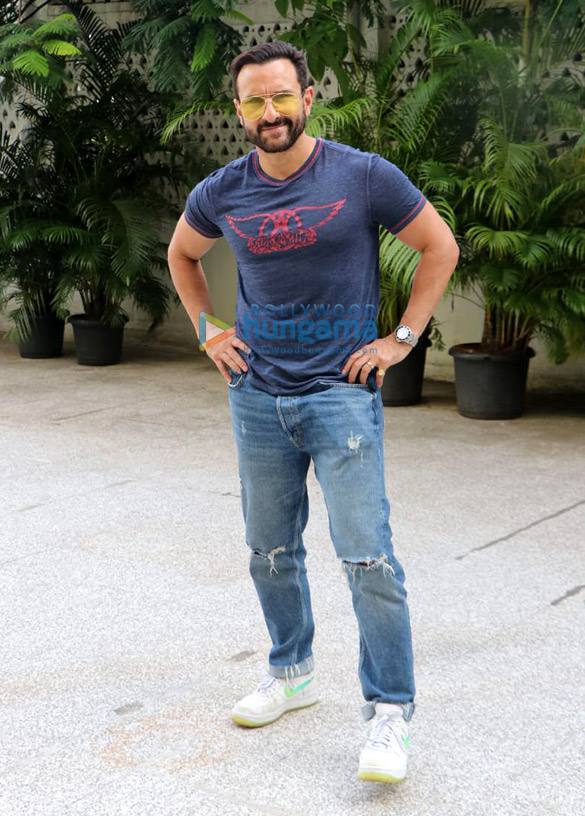 photos saif ali khan spotted during the promotions of laal kaptaan 1