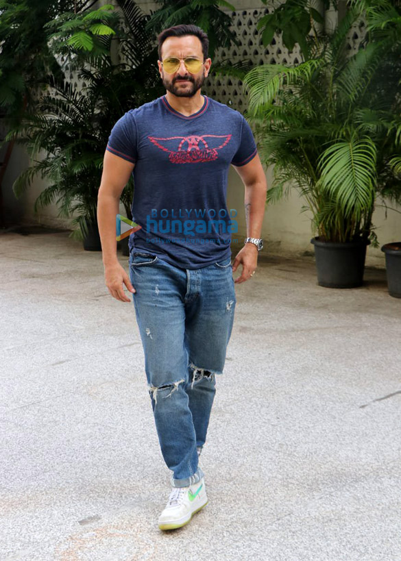 photos saif ali khan spotted during the promotions of laal kaptaan 2
