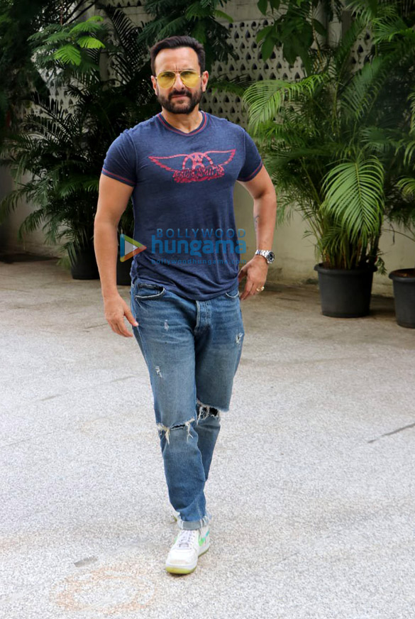 photos saif ali khan spotted during the promotions of laal kaptaan 5