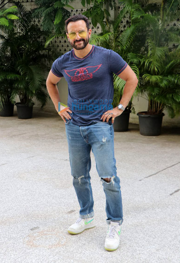 photos saif ali khan spotted during the promotions of laal kaptaan 6