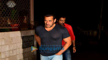 Photos: Salman Khan spotted at a recording studio in Bandra
