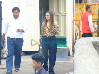 Photos: Shah Rukh Khan, Gauri Khan, Pragya Kapoor snapped at Gateway of India