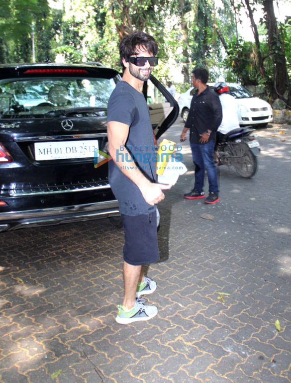 photos shahid kapoor and kim sharma spotted at the gym 3