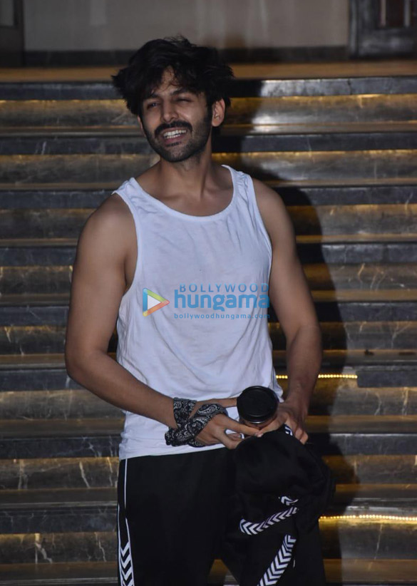 photos shraddha kapoor and kartik aaryan spotted at the gym in juhu 1