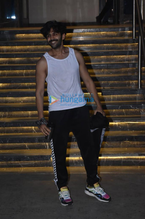 photos shraddha kapoor and kartik aaryan spotted at the gym in juhu 2