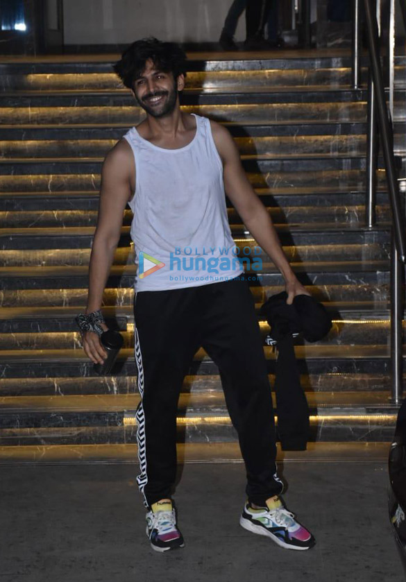 photos shraddha kapoor and kartik aaryan spotted at the gym in juhu 3