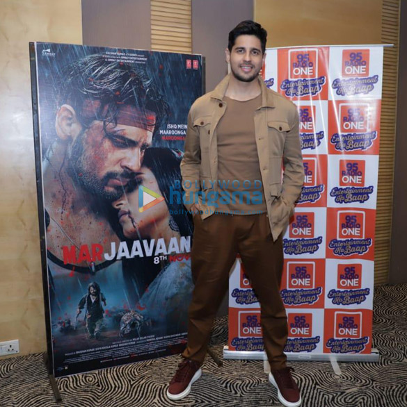 photos sidharth malhotra and tara sutaria snapped promoting their film marjaavaan in ahmedabad 2