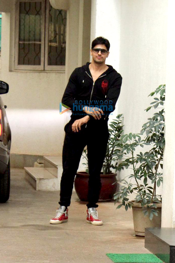 photos sidharth malhotra spotted at sunny super sound in juhu 2 2
