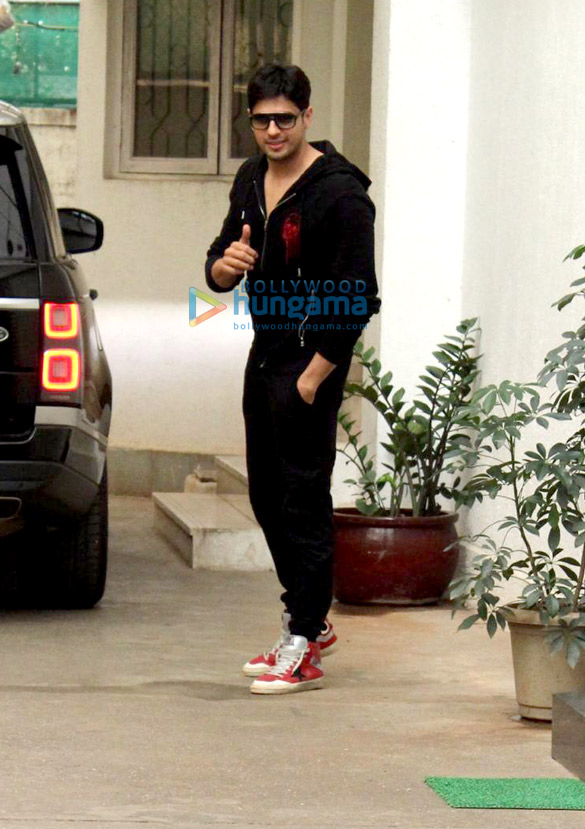 photos sidharth malhotra spotted at sunny super sound in juhu 3 2