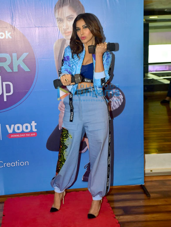 photos sophie choudry launches work it up at golds gym 4