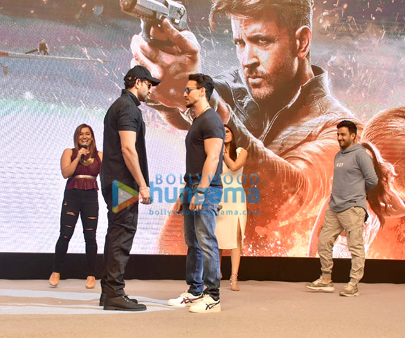 photos tiger shroff hrithik roshan vaani kapoor and siddharth anand snapped during war celebration at yrf studios 5