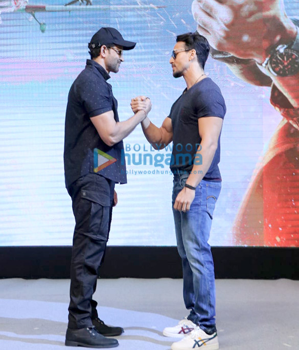 photos tiger shroff hrithik roshan vaani kapoor and siddharth anand snapped during war celebration at yrf studios 9