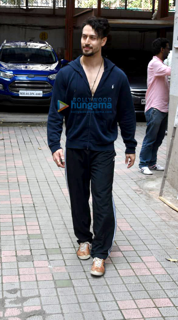 photos tiger shroff and disha patani snapped in mumbai 3
