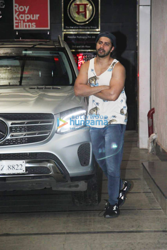 photos varun dhawan and arjun kapoor snapped at the gym 2