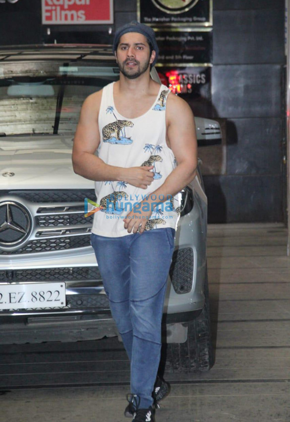 photos varun dhawan and arjun kapoor snapped at the gym 3
