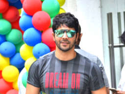 Photos: Varun Dhawan snapped at a dubbing studio in Juhu