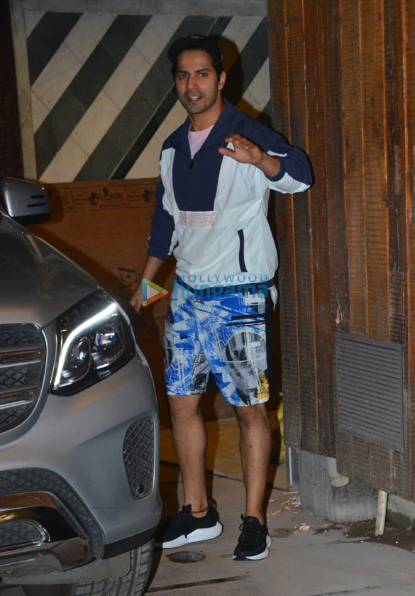 photos varun dhawan snapped at gym in juhu 2 2