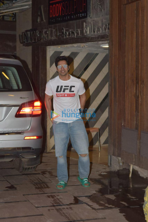 photos varun dhawan snapped at gym in juhu 3 3