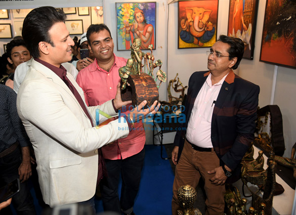 photos vivek oberoi grace the launch of the mumbai art fair 3