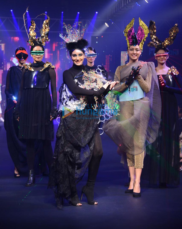 Photos: Warina Hussain walks the ramp as the show stopper at Tech Fashion Tour 2019 Photos: Warina Hussain walks the ramp as the show stopper at Tech Fashion Tour 2019