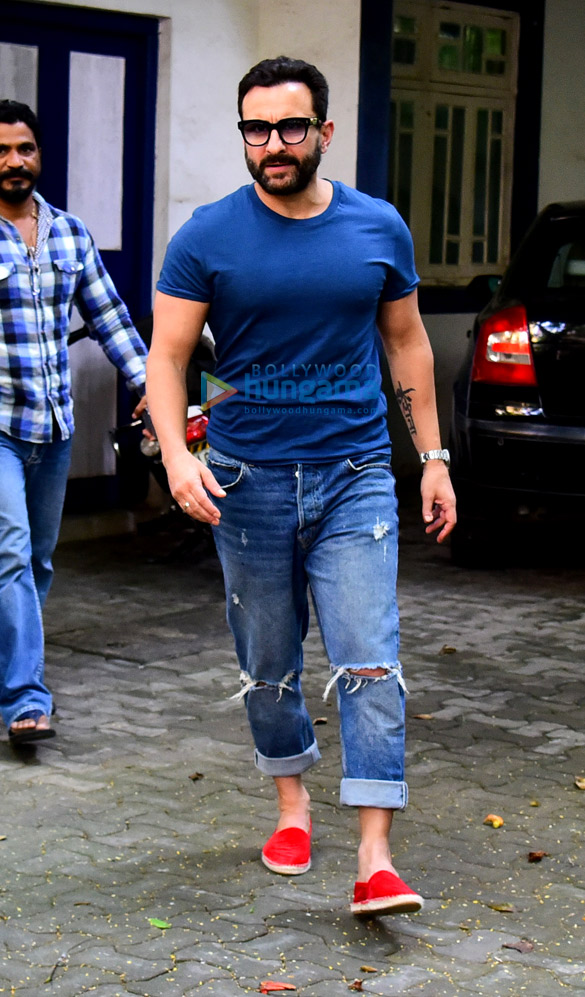 saif ali khan snapped at a dubbing studio in bandra 2