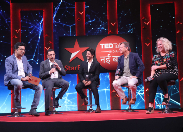 Shah Rukh Khan & TED Talks India take an important pledge of 'No Plastic' at the show launch Shah Rukh Khan & TED Talks India take an important pledge of 'No Plastic' at the show launch