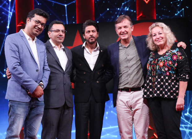 Shah Rukh Khan & TED Talks India take an important pledge of 'No Plastic' at the show launch Shah Rukh Khan & TED Talks India take an important pledge of 'No Plastic' at the show launch