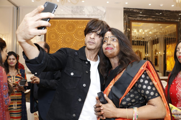 Shah Rukh Khan meets acid attack survivors as a part of the 'Together Transformed’ initiative by Meer Foundation Shah Rukh Khan meets acid attack survivors as a part of the 'Together Transformed’ initiative by Meer Foundation