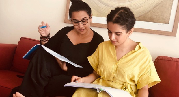 Shakuntala Devi: Vidya Balan and Sanya Malhotra bond over script as they gear up to play mother-daughter in the biopic Shakuntala Devi: Vidya Balan and Sanya Malhotra bond over script as they gear up to play mother-daughter in the biopic