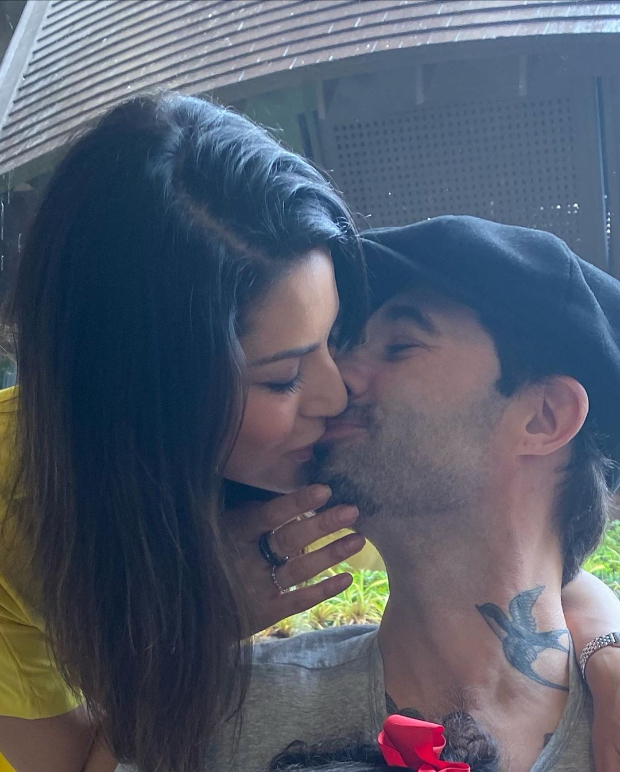 Sunny Leone gives a sweet kiss to husband Daniel Weber on his birthday :  Bollywood News - Bollywood Hungama