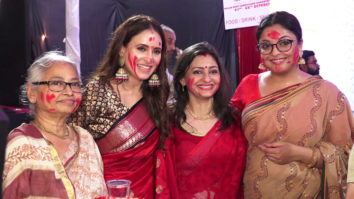 Tanushree Dutta, Deepshika and Ishita Ganguly Playing Sindur Holi at Durga Pandal Malad | Part 2