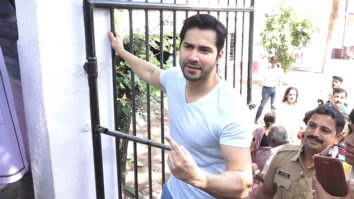 Varun Dhawan casts vote in Mumbai