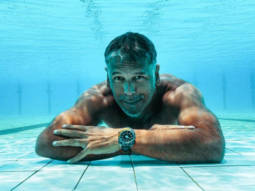 Milind Soman runs underwater carrying a 12-kg backpack, see photo