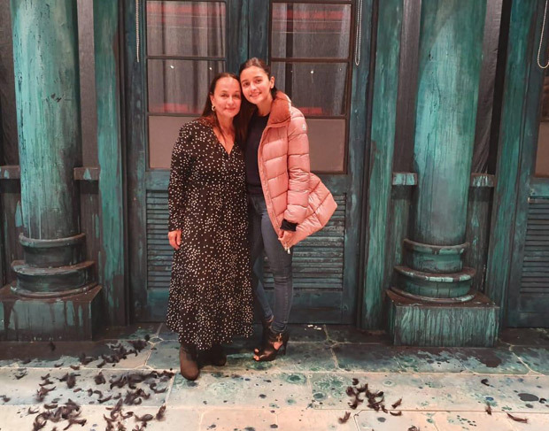 Alia Bhatt praises her mom Soni Razdan after watching her play 