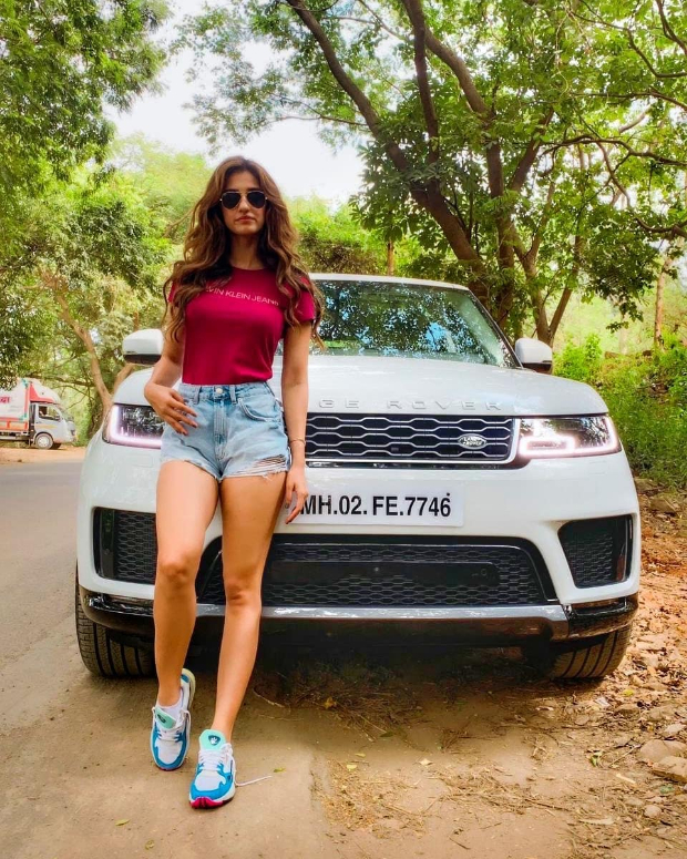 Disha Patani buys a swanky Range Rover Sport SUV worth Rs. 1.5 crores 