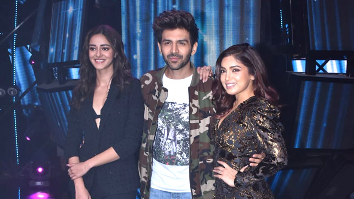 Kartik Aaryan, Bhumi Pednekar and Ananya Panday snapped on sets of Indian Idol promoting their film Pati Patni Aur Woh
