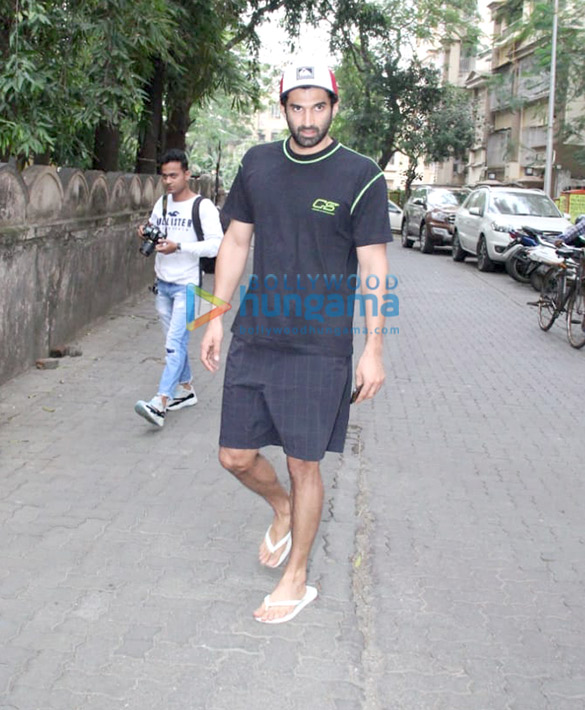 photos aditya roy kapur snapped at mohit suris office 3 2