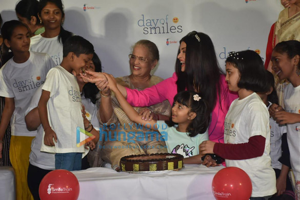 photos aishwarya rai bachchan and her daughter aaradhya bachchan snapped at the srcc hospital event 0121 2