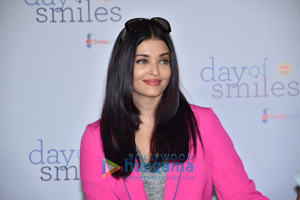 photos aishwarya rai bachchan and her daughter aaradhya bachchan snapped at the srcc hospital event 3