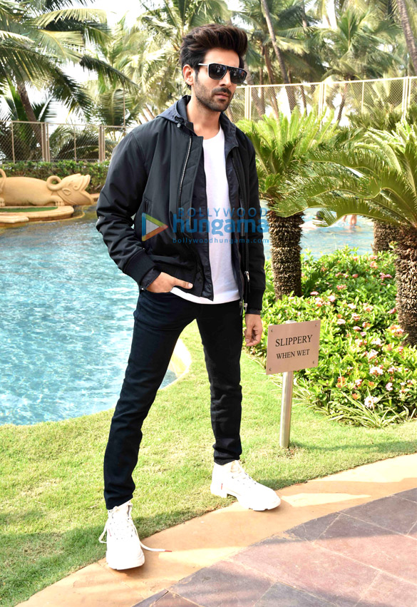 photos ananya panday kartik aaryan and bhumi pednekar snapped during pati patni aur woh promotions 4
