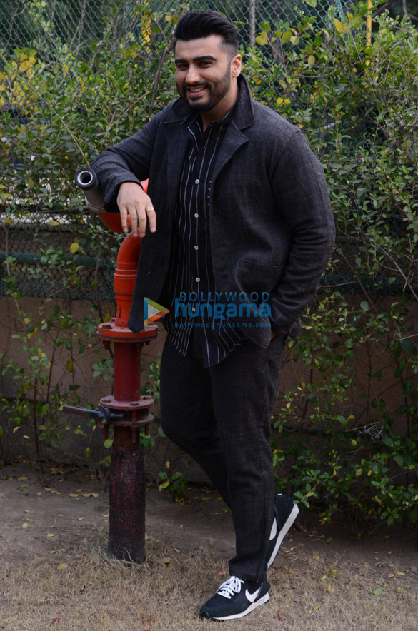 photos arjun kapoor and kriti sanon snapped promoting their film panipat in delhi 5