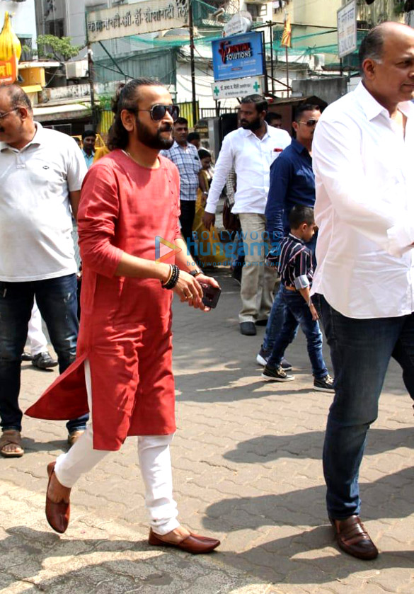 photos ashutosh gowariker sunita gowariker and ajay atul visit siddivinayak temple 6
