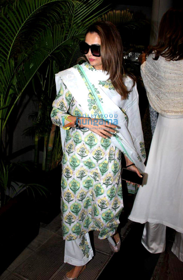 photos celebs arriving at manish malhotras house to pay their respect after the demise of his father 010101 4