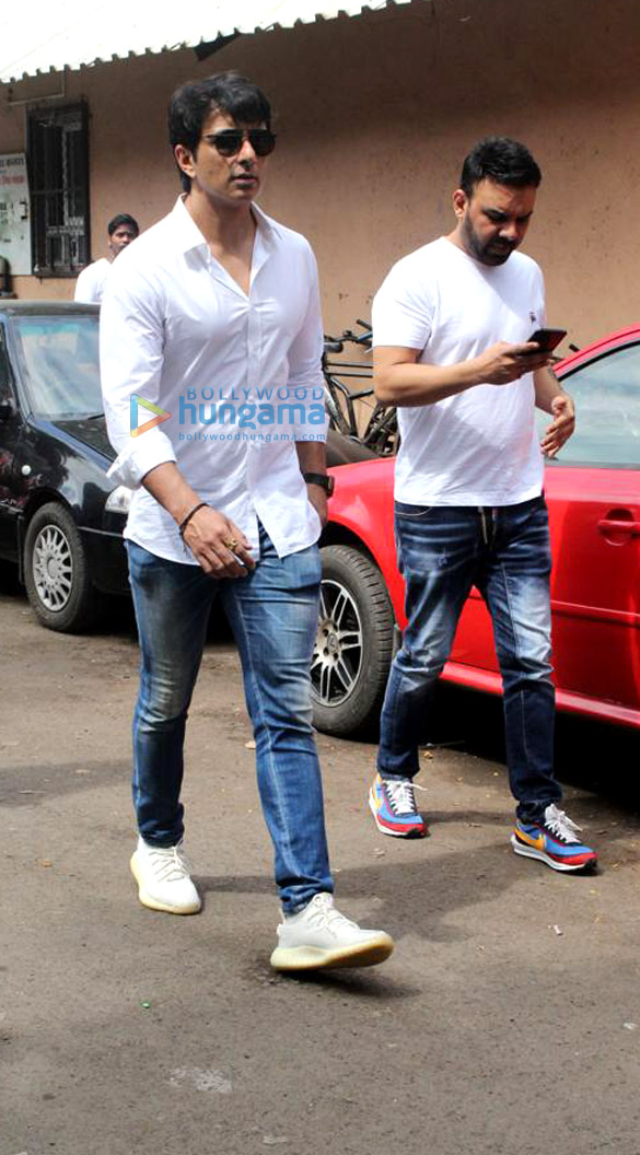 Photos: Celebs attend Champak Jain’s funeral Photos: Celebs attend Champak Jain’s funeral